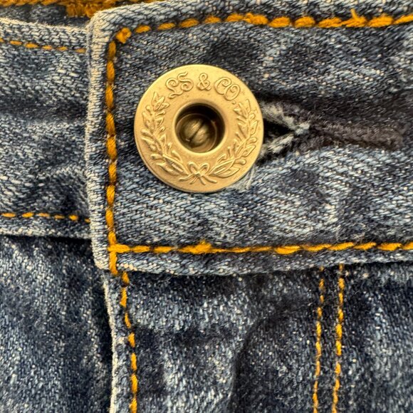 Levi's Women's Denim Cuffed Shorts Size 12 - Picture 3 of 6